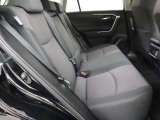 見えないところまで徹底洗浄!中古車をキレイで気持ちよくお乗りいただけるよう、トヨタ認定中古車はしっかりクリーニング。エンジンルームやシートを外した洗浄まで目に見えないところまで徹底的に洗浄しています。