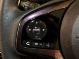 【ステアリングリモコン】ステアリングにオーディオ調節可能なスイッチが装備されていますので運転中でも視線をそらさずにオーディオの調節が可能です!
