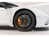 Bianco IsiBicolor S-trimDione Forged rims 20/21high gloss blackBrake calipers in orangeTransparent Engine BonnetExterior Style PackageFully electric and heated seatsRearCamera