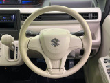インテリアに合わせたデザインのステアリングは、運転される方のことも考え、運転しやすい形状、大きさです。是非一度、実際に触ってお確かめください。