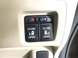 【両側パワースライドドア】両側がパワースライドドアになっており、運転席のスイッチやスマートキーでも開閉が可能です!開口部も広いので乗り降りも楽々♪