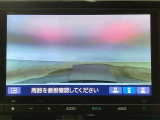 【バックカメラ】運転が苦手な方も車庫入れラクラクです!ギアをリバースに入れれば自動的に切り換わりますので、面倒な操作は不要です♪狭い駐車場もお車を傷つけず安心ですね!
