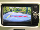 【バックカメラ】駐車時に後方がリアルタイム映像で確認できます。大型商業施設や立体駐車場での駐車時や、夜間のバック時に大活躍!運転スキルに関わらず、今や必須となった装備のひとつです!