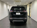 後ろから見ても高級感のあるお車です。