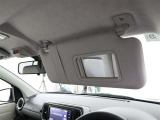 <バニティーミラー>自動車の車内で身だしなみをチェックする時に便利です!