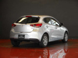 【MAZDA2】マツダのメーカー名を冠したコンパクトカーです。小さめの車体で運転しやすく、かつ5人乗りなので、家族が増えても安心です。「好きを探せる相棒」をコンセプトに誕生しました。外装は研磨をしております