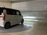LEDヘッドランプです。十分な明るさを保ちつつも消費電力が少なく、バルブ寿命も長いのが特徴です。瞬時にMAXの光量を発揮するのもLEDならではです。