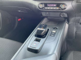 駐車ブレーキは電動式です。オートホールド機能付きで便利ですね