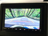 【バックカメラ】駐車時に後方がリアルタイム映像で確認できます。大型商業施設や立体駐車場での駐車時や、夜間のバック時に大活躍!運転スキルに関わらず、今や必須となった装備のひとつです!