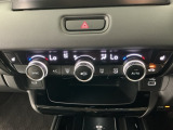 【左右独立オートエアコン】左右席で独立温度コントロールが可能です。運転席はキンキンに冷やして助手席はマイルドにと言った設定が可能です☆暑さ寒さでケンカすることもなくなりますね♪