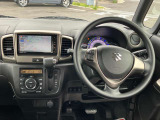 【インパネシフト】足元が広々☆運転席から助手席への移動も楽にできちゃいますね☆道の状況や止める場所によって運転席側から出づらい時ってありませんか?そんな時、助手席側から降りることができますよ☆