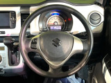インテリアに合わせたデザインのステアリングは、運転される方のことも考え、運転しやすい形状、大きさです。是非一度、実際に触ってお確かめください。