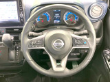 【純正革巻きステアリング】上質な革を使用することで、手にしっかり馴染みとても運転しやすいハンドルです♪