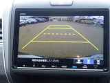 バック駐車が苦手な方や、初めてのお車で不安な方でも後方をナビ画面に映してくれるので、ラクラク停められます。