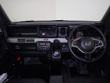 運転席は広く明るくとても運転がしやすい車です。またピラーも細く右左折時の歩行者等の確認もしやすいので安全運転にも役立ちます。