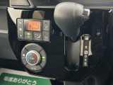 スマートキーを装備しています☆カギをカバンやポケットに入れて頂いた状態でドアロックの開閉やエンジンスタートをして頂けますよ!とても便利な装備です!