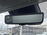 【デジタルインナーミラー】後席の大きな荷物や同乗者で後方が確認しづらい時でも安心!カメラが撮影した車両後方の映像をルームミラー内に表示。クリアな視界で状況の確認が可能です!
