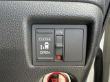 【パワースライドドア】スマートキーや運転席のスイッチでスライドドアの開閉が可能♪電動だから力を入れてドアを開ける必要が無く、小さいお子様でも、重い荷物を持っている時もラクに開け閉めできます♪