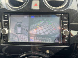 アラウンドビューモニター。上空から見下ろしたような映像が映し出されるので、駐車をスムースに行えます。