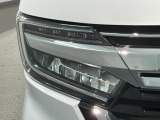LEDヘッドライトは、点灯の瞬間から最大光量を発揮し、突然暗くなるトンネルなどでの安定感を高めます。