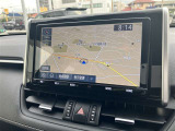 純正ナビを装備。タッチパネル式で使いやすく、お出かけもラクラクです。