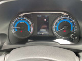 視認性の高いメーターで運転情報を的確に把握できます