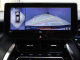 パノラミックビューモニター付きです。車両を上から見たような映像をディスプレイオーディオ画面に表示。運転席からの目視だけでは見にくい、車両周辺の状況をリアルタイムでしっかり確認できます。