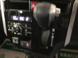 電動パーキングブレーキを装備しています☆パーキングブレーキが足踏み式や手引き式ではなく電動で行うことができます☆設定でシフトをパーキングに入れると自動でパーキングをかけるようにできます☆