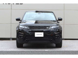 RANGE ROVERの特徴的なクラムシェルボンネットは1枚のアルミニウムで成形したクラムシェルボンネットはより滑らかに。気品に満ちた印象的な. スタイルを生み出しています