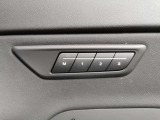運転席に3パターンのメモリーが登録可能 運転中やドライブの間の一休みなどお好みのポジションを登録可能です。