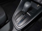 シンプルで洗礼されたデザインのシフトレバーです。