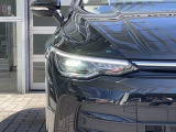 LEDマトリックスヘッドライト「IQ.LIGHT」。対向車や先行車を検知し、LEDを個別制御。まぶしさを抑えながら、夜間の視界をしっかり確保します。