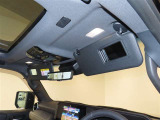 運転席・助手席バニティミラー&照明付サンバイザー