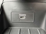HDMIケーブルとライトニングケーブルを繋げば携帯電話から動画などをナビに写すことが出来ます