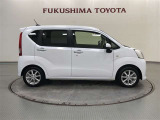 【まるごとクリーニング】シートを取り外し、車内を徹底洗浄。隅々まで丁寧に仕上げています。