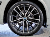 BMW純正アルミホイールです。納車時にはアルミホイールコーティングも承っております!是非ご検討下さいませ。