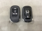 スマートキー付きですからドアロックの開閉およびエンジンスタートが楽々です。電動スライドドアの開け閉めもボタンで操作できます。スペアキーも同じものを用意しております。