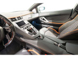 Interior trim in leather with S-TrimPillars and windscreen frames in leatherRear bench and sill cover inner part in leatherInterior details in high gloss black