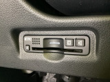 ハンドルの左下にETCがついています。高速道路の料金所の通過も楽々です。 カードの取り出しもしやすい場所についています。