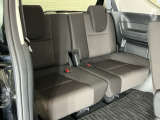 1列目から3列目まで広々大空間です。3列目シートは荷物が多い時や不要な時はアレンジして荷室として使用することが可能で便利に使えます