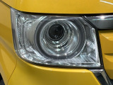 LEDヘッドライトは、点灯の瞬間から最大光量を発揮し、突然暗くなるトンネルなどでの安定感を高めます。