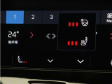 Google搭載によりさまざまな機能をハンズフリー操作できます。またフロントには、ステアリングホイールヒーター&シートヒーターを装備!厳寒の地、北欧スウェーデン発祥のブランドならではのオプションです。
