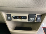 運転席/助手席シートヒーターで寒い日もすぐに温かくなり快適に過ごせます。2段階の温度調整が可能です。