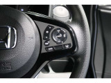 Hondaセンシングの機能のひとつ、アダプティブクルーズコントロール付!アクセルから足を離しても設定したスピードと前車との車間を保ち走行してくれます!車線維持もアシスト☆高速道路で疲労軽減ですね☆