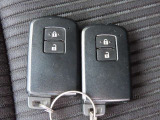 カギを取り出す手間がなく施錠開錠・エンジン始動ができる便利なスマートキーです!荷物で手がふさがっていたり、雨天時にも役立ちます☆