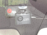 【ドライブレコーダー】ドライブレコーダー装備!走行中はもちろん、あおり運転や事故に遭遇した際、映像で記録し、万一のリスクに備えます。※記録用SDカードはお客様ご自身でご準備いただく必要があります。