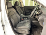 運転席は電動シート付です。細かな動きでドライバーに合わせたポジションを設定できます。