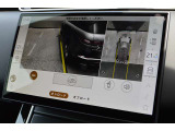車の周囲360&deg;のオーバーヘッドビューをタッチスクリーンに表示。同時にいくつかのビューを映し出し、タッチスクリーンの表示と音で障害物との距離をお伝えします。駐車の苦手な方も安心の機能です。