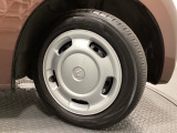 純正スチールホイールには専用ホイールトリム(カバー)を装着しております。足元を引き立てます。