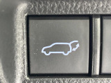 【パワーバックドア】スマートキーや運転席のボタンを押すだけでリアゲートが自動で開閉します!荷物を持っている時や、高い位置にあるバックドアを閉める際に便利な機能です♪